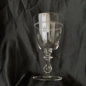 Vintage Etch #321 wine glass
